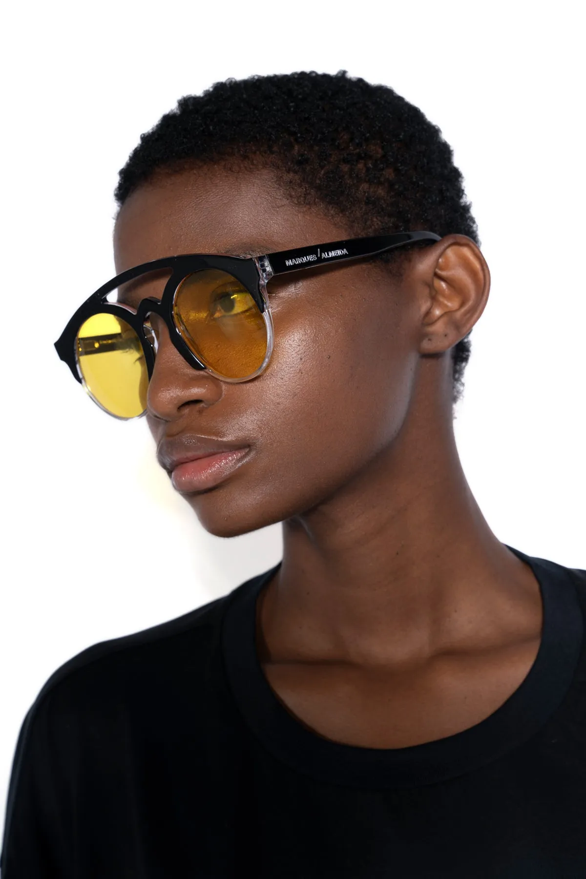 BLACK AND YELLOW BRIDGED SUNGLASSES