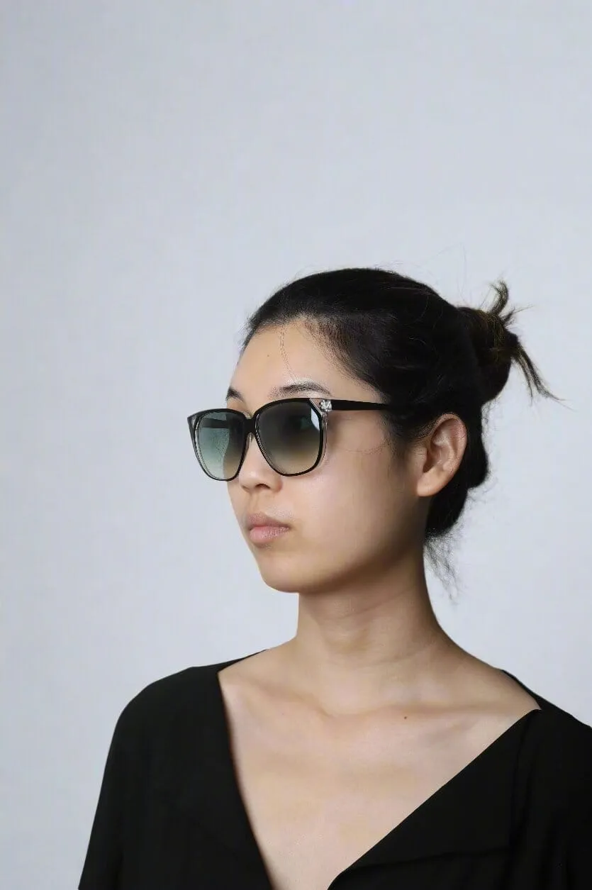 Black square sunglasses - size