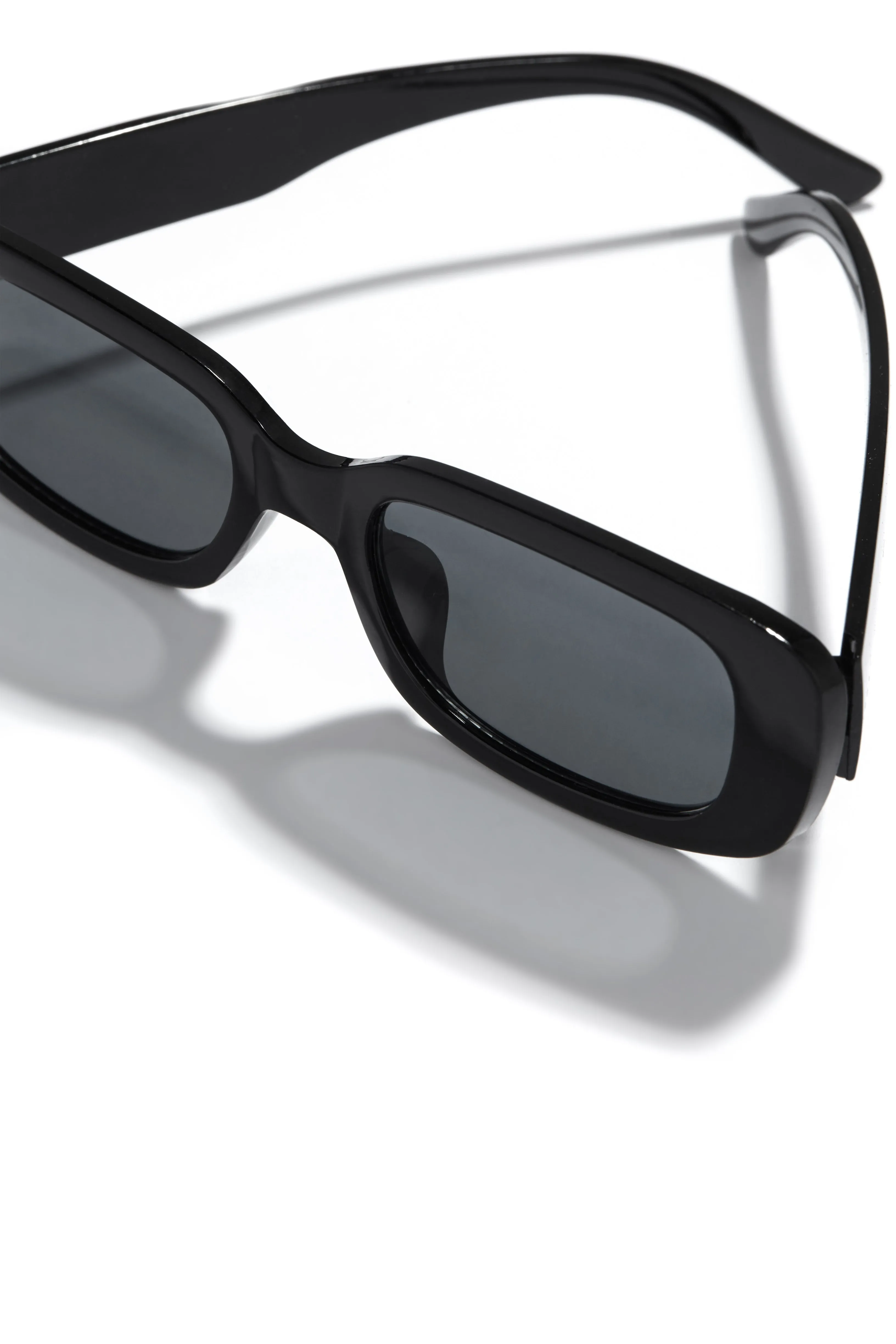 Devani Rectangle Sunglasses - Black