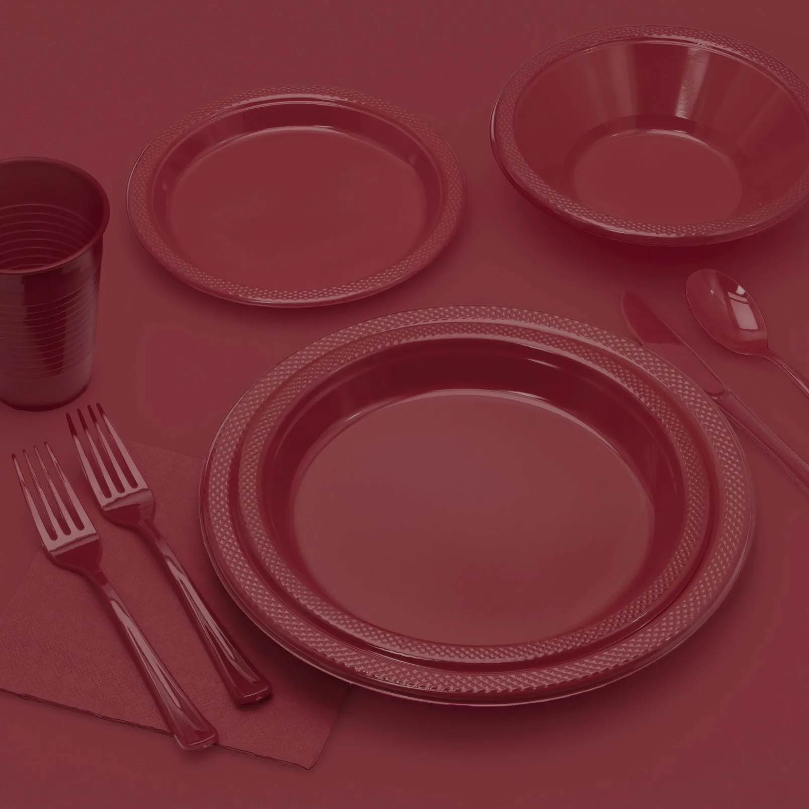 Maroon Plastic Plates - 50 Count